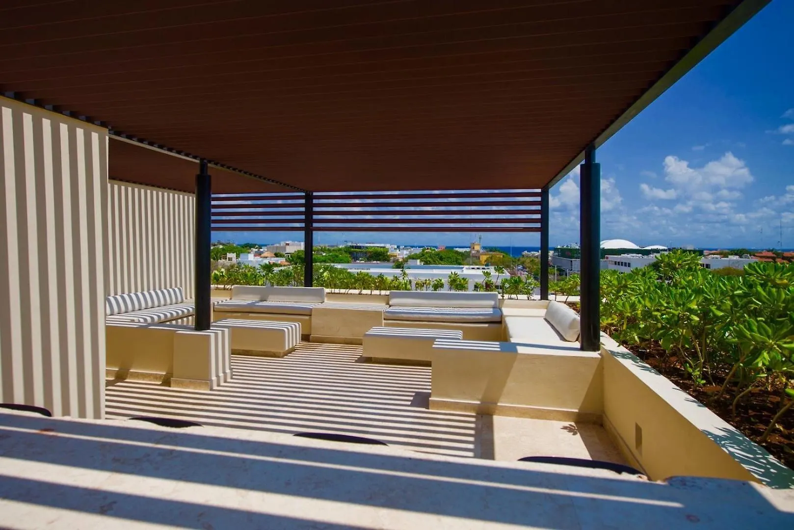 Beautiful Location, Large Pool And Fast 150Mg Wifi Apartment Playa del Carmen