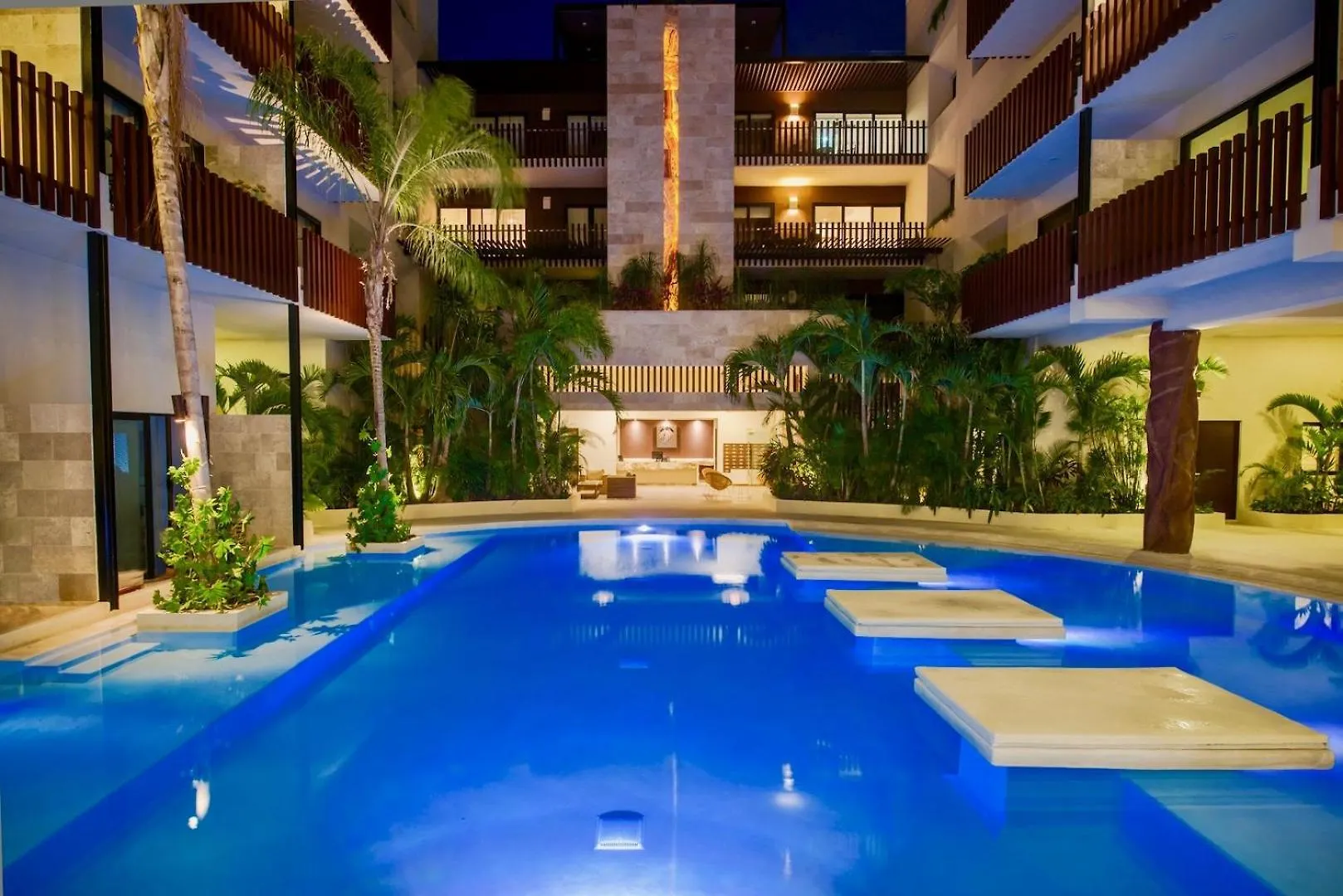 Beautiful Location, Large Pool And Fast 150Mg Wifi Apartment Playa del Carmen