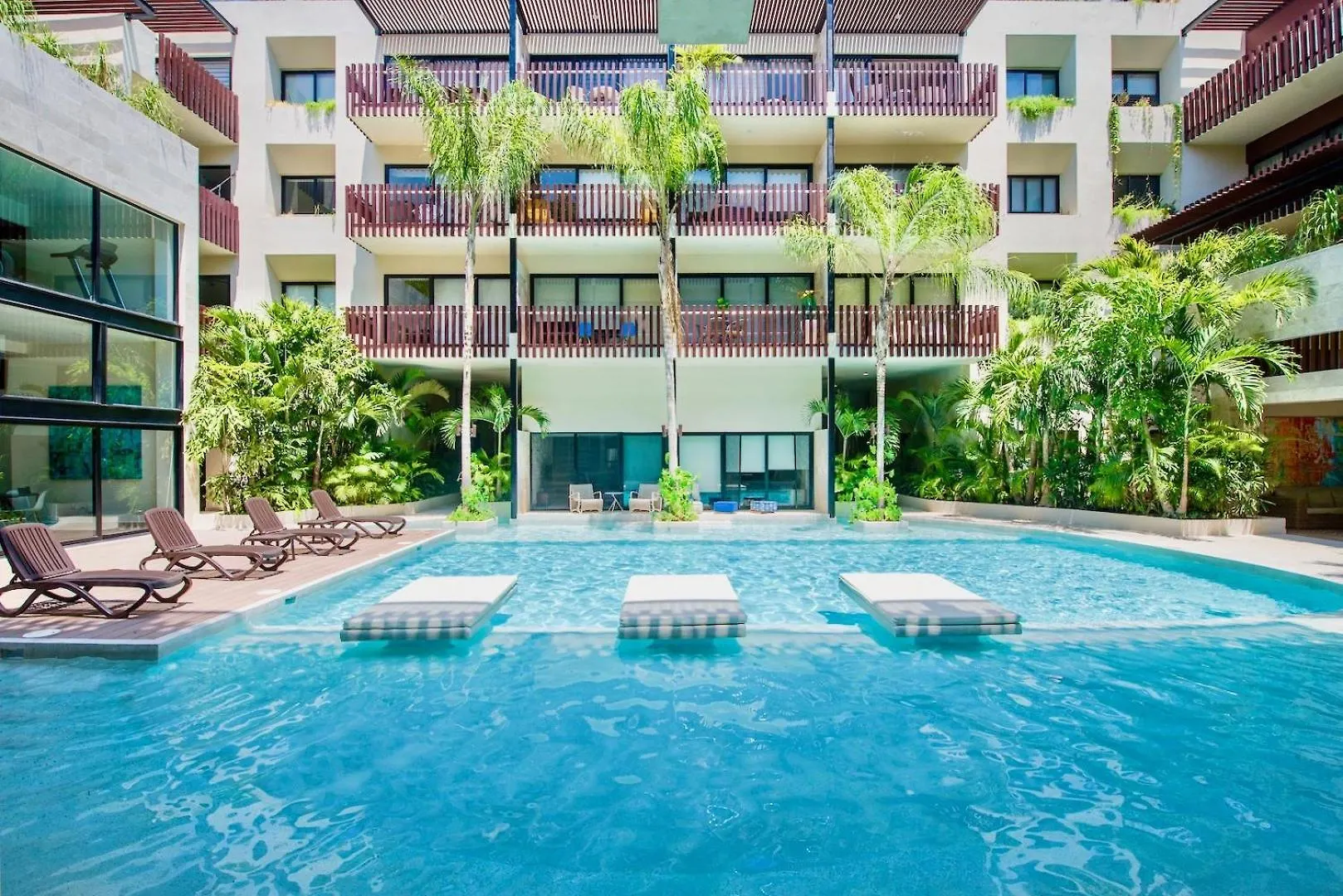 Beautiful Location, Large Pool And Fast 150Mg Wifi Apartment Playa del Carmen