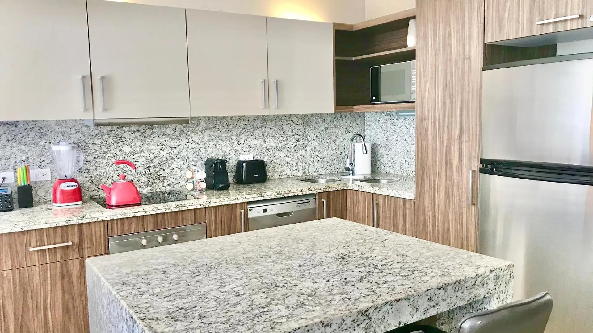 Beautiful Location, Large Pool And Fast 150Mg Wifi Apartment Playa del Carmen