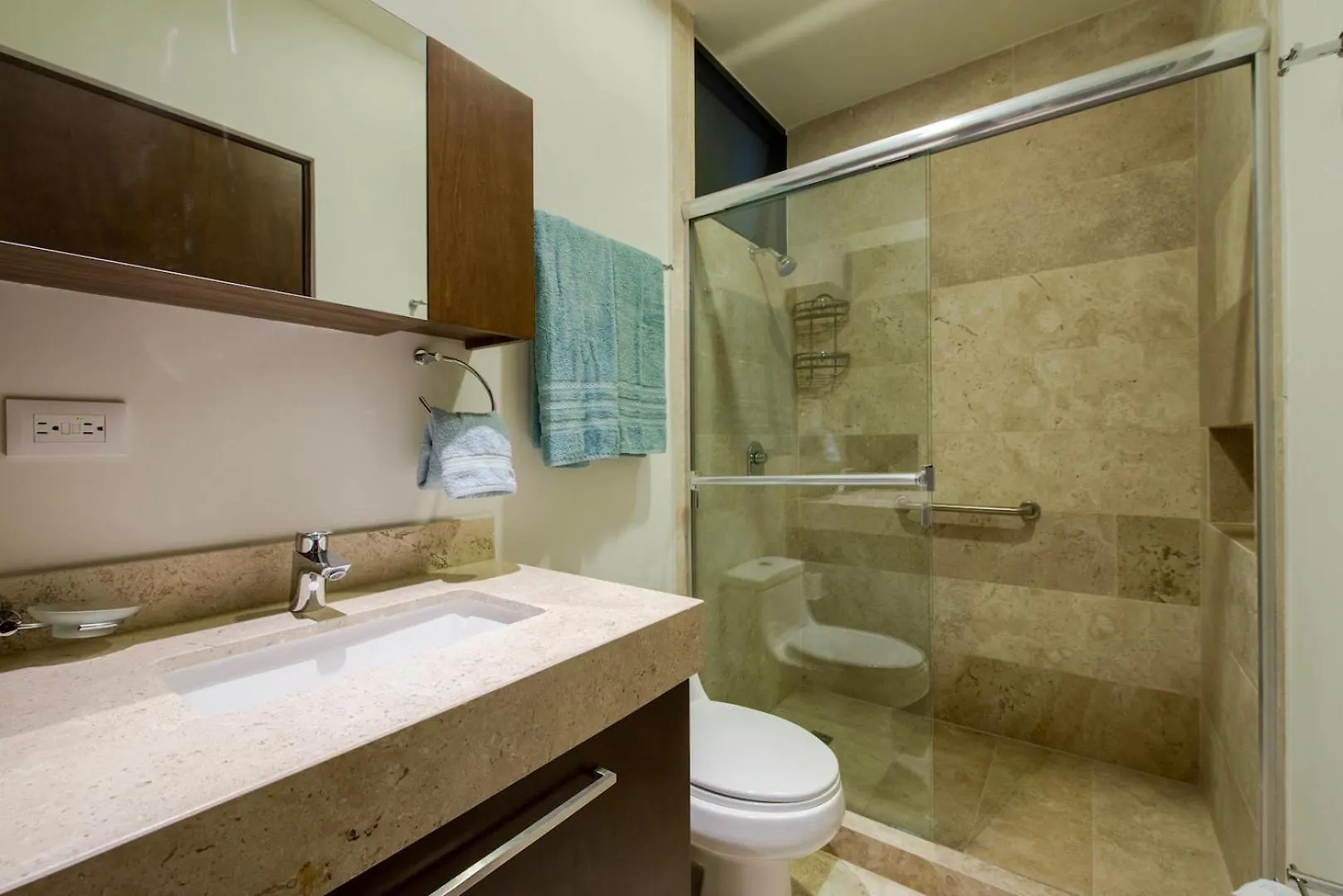 Beautiful Location, Large Pool And Fast 150Mg Wifi Apartment Playa del Carmen Mexico